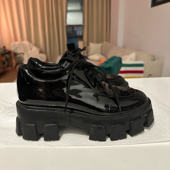 Authentic Prada Monolith Derby Shoes in Patent Black - Picture 5 of 16